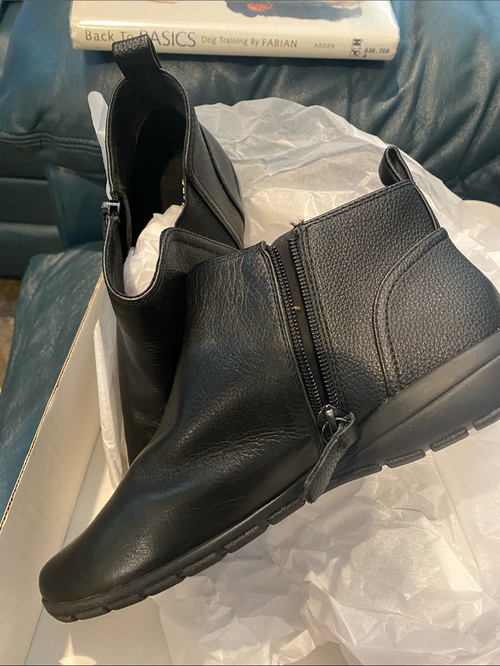 Easy Spirit Black Leather Ankle Booties with Side Zip